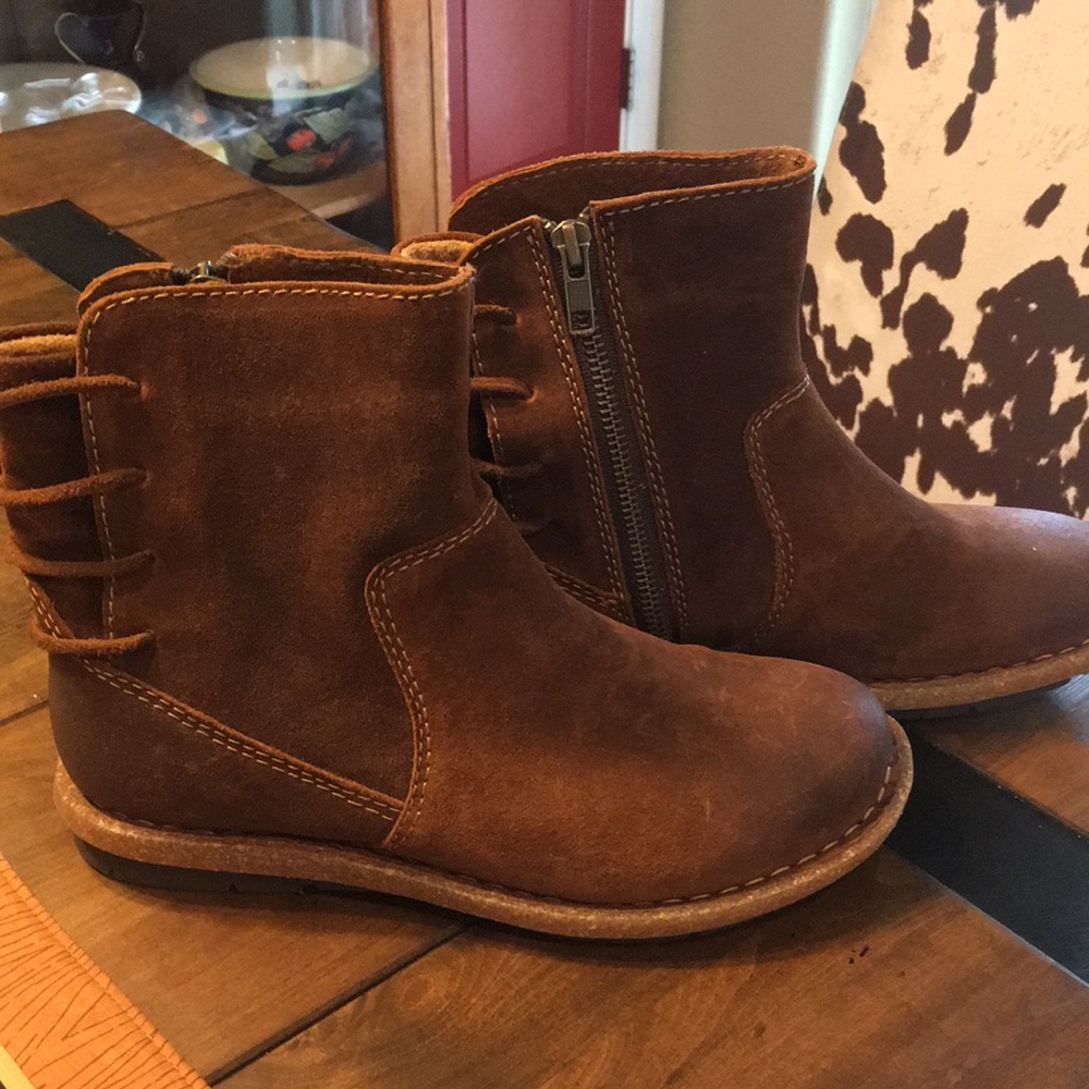 Born suede short boots